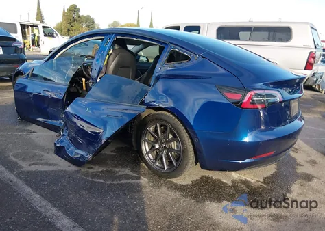 2021 Tesla Model 3 Long Range Dual Motor All-Wheel Drive z USA, uszkodzony, nr VIN 5YJ3E1EB0MF939879